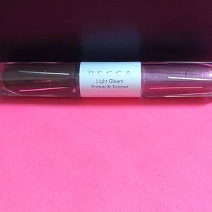 Becca eyeshadow Primer and topper